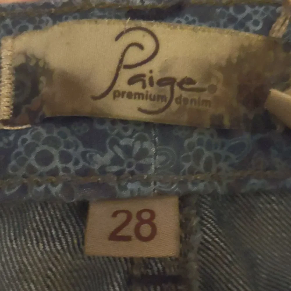 Paige Laurel Canyon dark blue wash Bootcut jeans, 80% cotton, sz 28